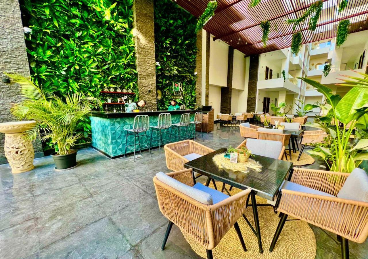 Sanctuary Sunlit Hurghada Haven With 4 Pools, Rooftop Sunsets & Gourmet Bites Steps Away Exteriér fotografie