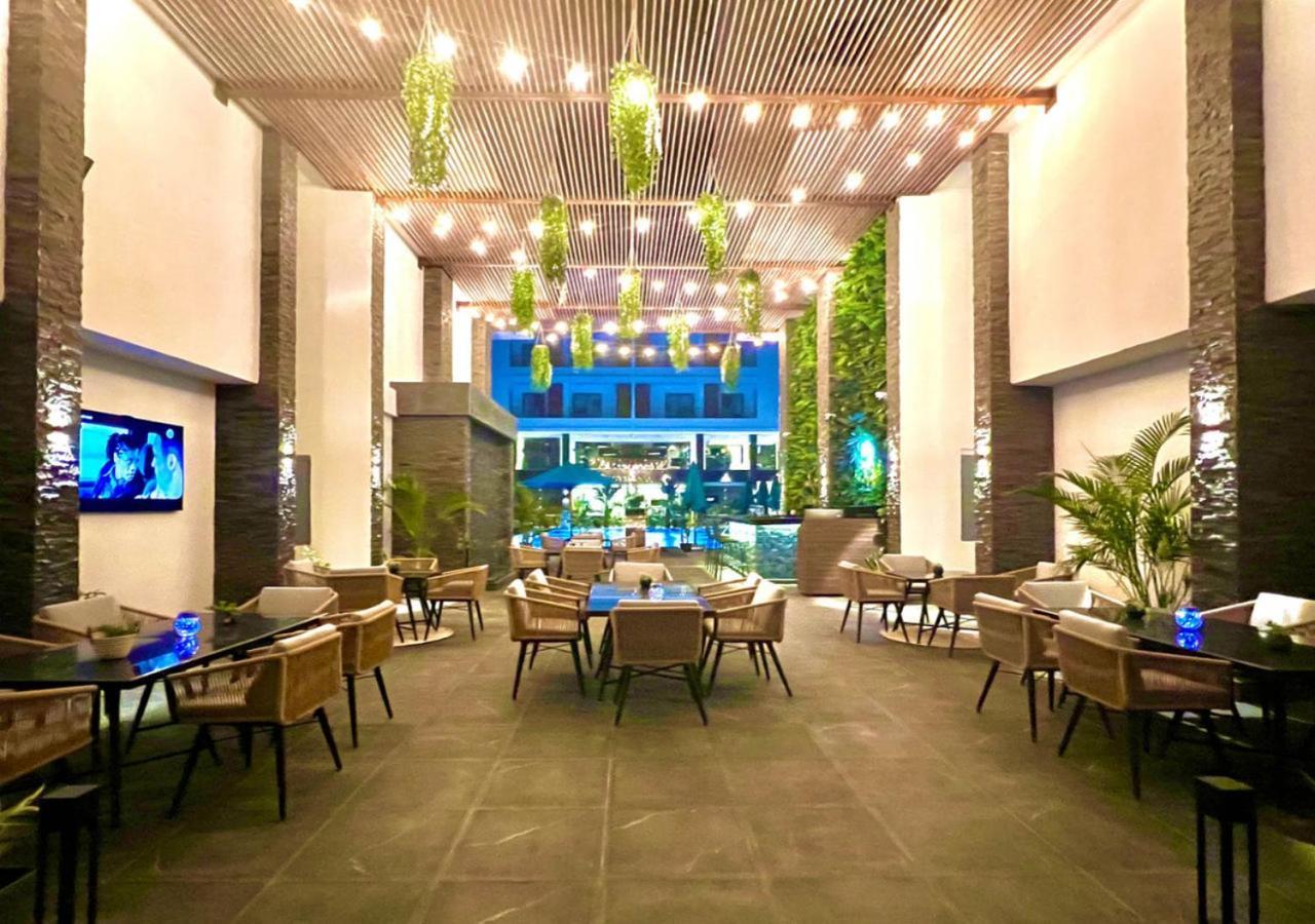 Sanctuary Sunlit Hurghada Haven With 4 Pools, Rooftop Sunsets & Gourmet Bites Steps Away Exteriér fotografie